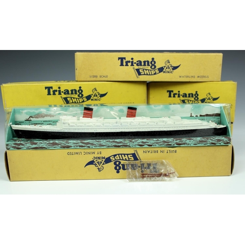 80 - A collection of boxed Triang Minic Ships and harbour fittings Waterline Models, 1:1200 scale to incl... 