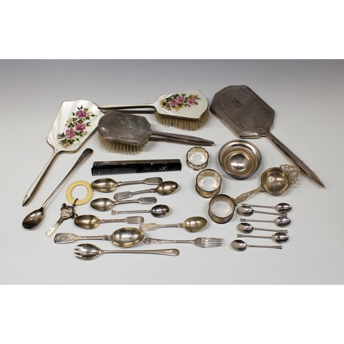 336 - A collection of silver smalls, comprising a tea strainer by William Suckling Ltd, Birmingham, 1948; ... 
