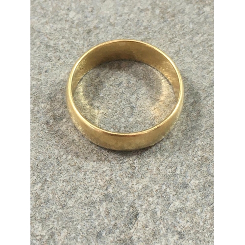 361 - A 18ct yellow gold wedding band, size K½.