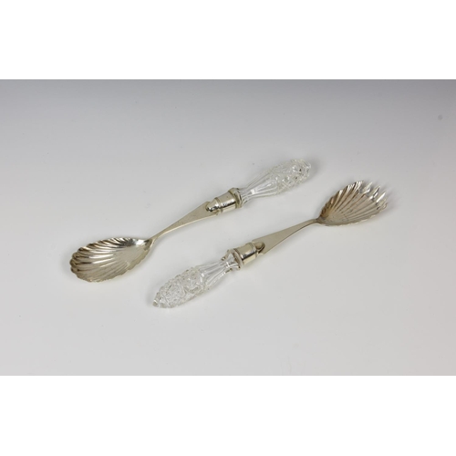 839 - A pair of Edwardian silver and glass salad servers, John Grinsell & Sons, London 1903, with shell bo... 