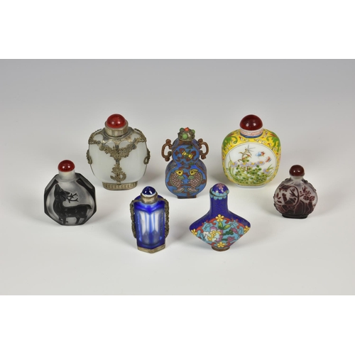916 - A collection of seven 20th century and earlier Chinese cloisonné and glass snuff bottles, of varying... 