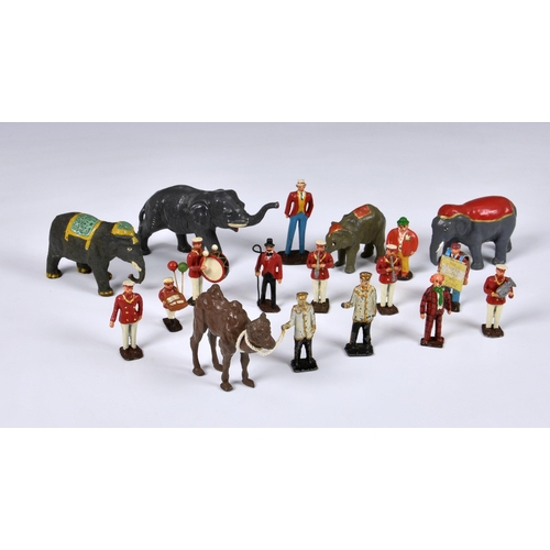 2532 - A collection of vintage hand painted lead circus figures, comprising of ring master, animal trainer,... 