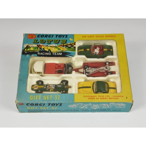 2539 - A boxed Corgi Toys Gift Set 37 Lotus Racing Team, comprising 490 VW Breakdown Truck, red trailer, 31... 