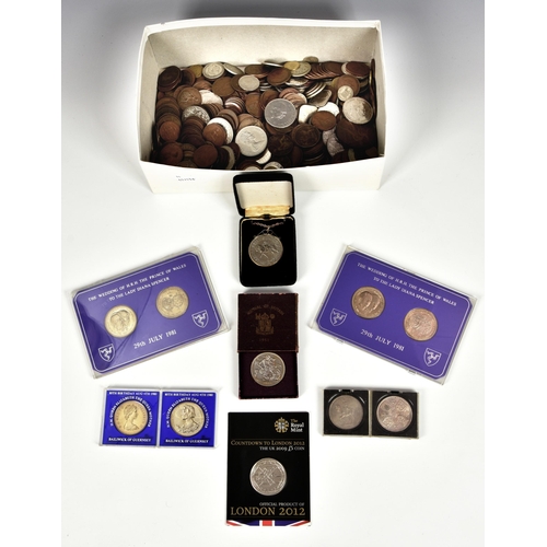 427 - A collection of vintage / antique coinage, comprising various commemorative coins, to include Festiv... 