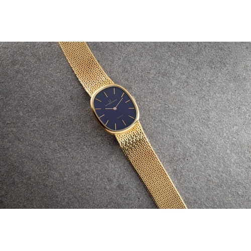 1435 - A Universal 18ct gold gentleman's wrist watch, 1980s, the dark blue rounded rectangular dial with gi... 