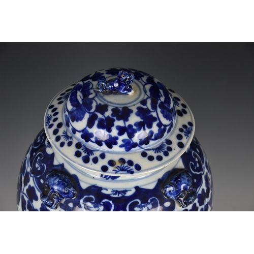 1472 - A Chinese blue and white porcelain covered vase, 20th century, ovoid with flared foot and short, sli... 