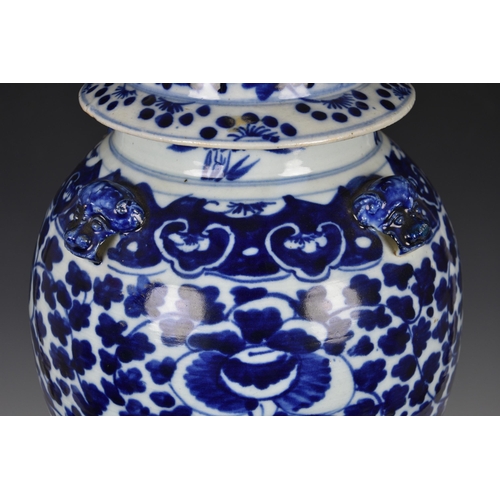 1472 - A Chinese blue and white porcelain covered vase, 20th century, ovoid with flared foot and short, sli... 