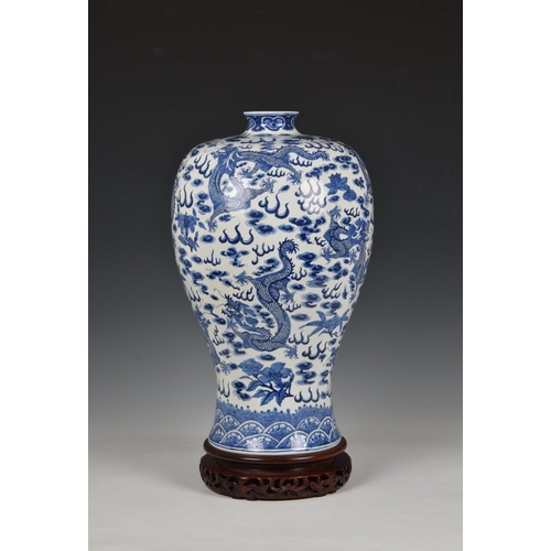 1475 - A Chinese blue and white porcelain meiping dragon vase, Qianlong six character mark to base but late... 