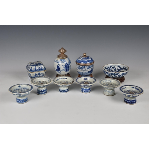 1513 - A group of Chinese blue and white porcelain, comprising six Thai market offering stem dishes, variou... 