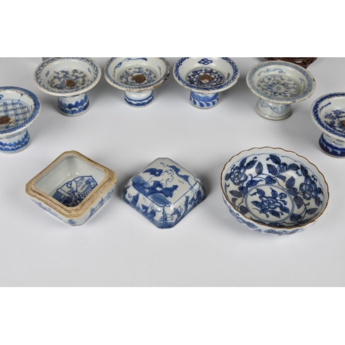 1513 - A group of Chinese blue and white porcelain, comprising six Thai market offering stem dishes, variou... 