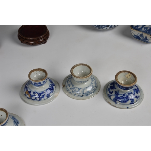 1513 - A group of Chinese blue and white porcelain, comprising six Thai market offering stem dishes, variou... 