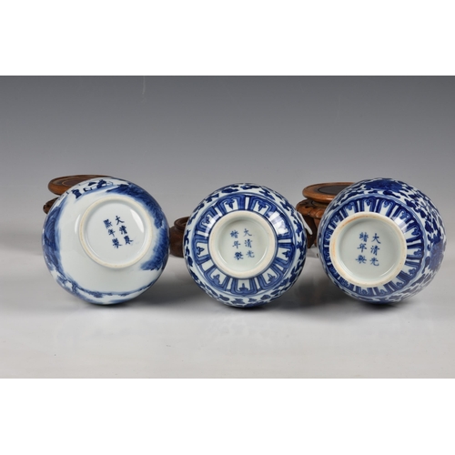 1516 - Three Chinese blue and white porcelain vases, 20th century, one of bottle form, painted with a mount... 