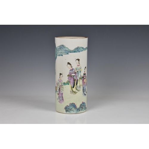 1523 - A Chinese porcelain famille rose sleeve vase, probably early 19th century, finely painted with five ... 