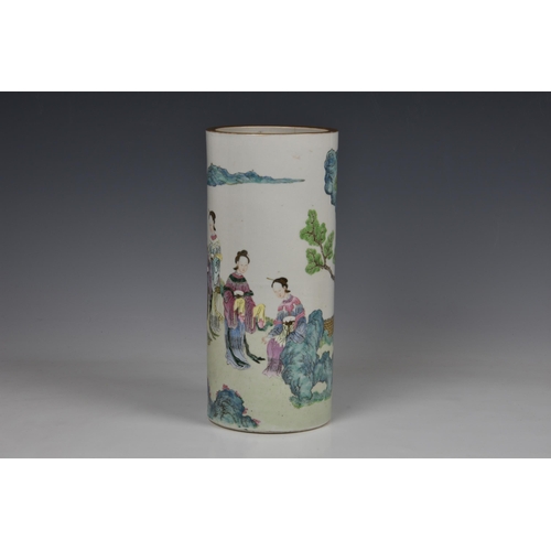 1523 - A Chinese porcelain famille rose sleeve vase, probably early 19th century, finely painted with five ... 