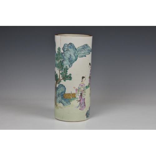 1523 - A Chinese porcelain famille rose sleeve vase, probably early 19th century, finely painted with five ... 