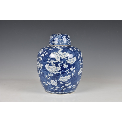 1524 - A large Chinese porcelain blue and white ginger jar, Qianlong four character mark but later, probabl... 