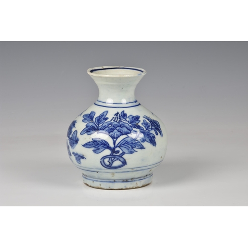 1547 - A Chinese blue and white porcelain vase, 19th / early 20th century, of stout, baluster form, painted... 