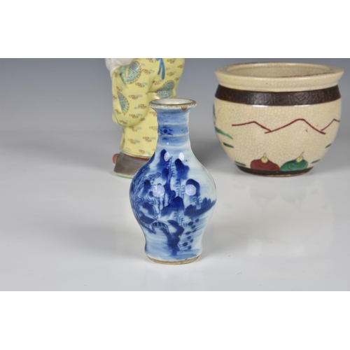 1551 - A small group of Chinese porcelain and works of art, comprising a 20th century famille rose export f... 