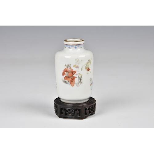 1559 - A Chinese famille rose porcelain miniature vase of large snuff bottle, probably early 20th century, ... 