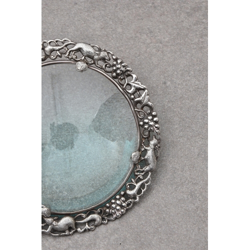 1563 - A Chinese silver and celadon jade magnifying glass, early 20th century, the lens within a pierced si... 