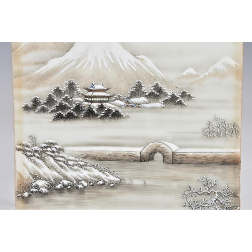 1564 - A Chinese porcelain plaque attributed to He Xuren (1882-1940), signed He Xuren and inscribed upper r... 