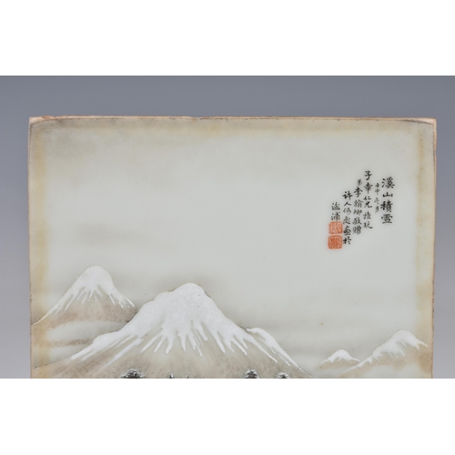 1564 - A Chinese porcelain plaque attributed to He Xuren (1882-1940), signed He Xuren and inscribed upper r... 