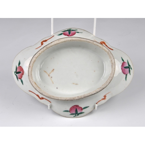 1654 - A Chinese famille rose porcelain bowl, early 20th century, decorated with Kingfisher amidst flowerin... 