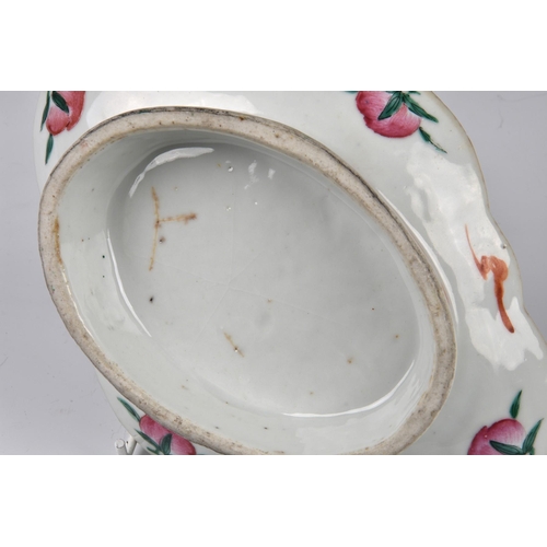 1654 - A Chinese famille rose porcelain bowl, early 20th century, decorated with Kingfisher amidst flowerin... 