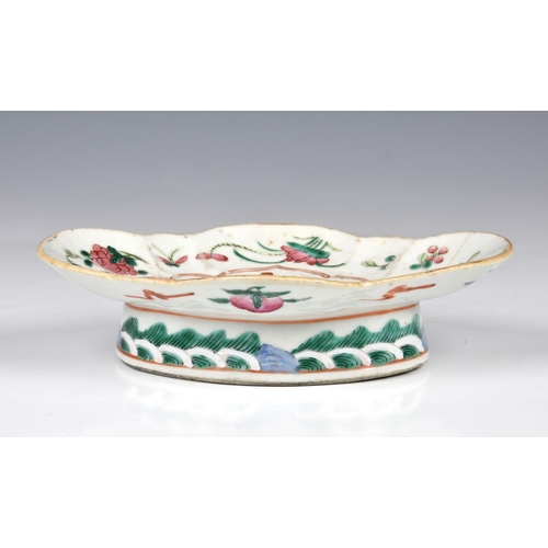 1654 - A Chinese famille rose porcelain bowl, early 20th century, decorated with Kingfisher amidst flowerin... 