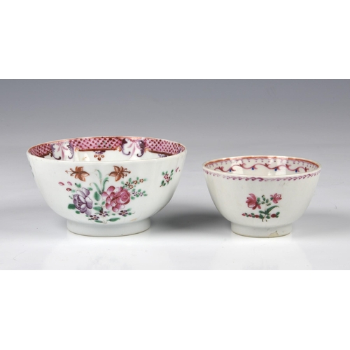 1654 - A Chinese famille rose porcelain bowl, early 20th century, decorated with Kingfisher amidst flowerin... 