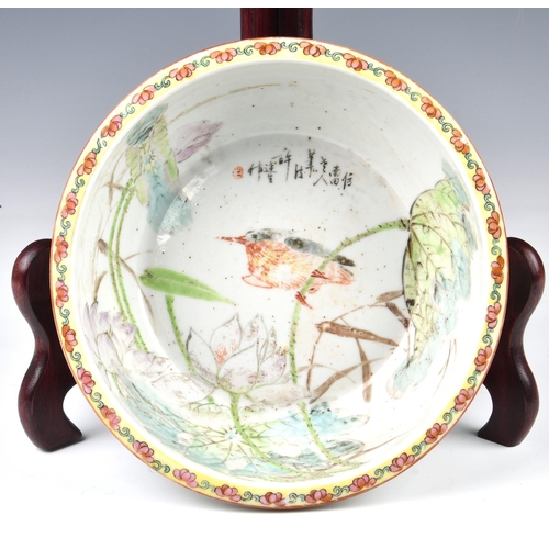 1654 - A Chinese famille rose porcelain bowl, early 20th century, decorated with Kingfisher amidst flowerin... 