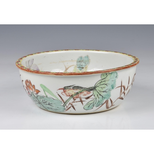 1654 - A Chinese famille rose porcelain bowl, early 20th century, decorated with Kingfisher amidst flowerin... 