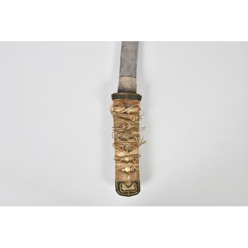 1807 - A Japanese Tanto (short sword), shagreen Tsuka (grip), Mekugi pin stuck, Tang not identified, Tsuba ... 