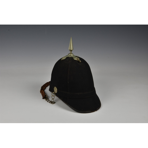 1818 - A Sherwood Foresters Derbyshire 2nd Volunteer Battalion other ranks spiked blue cloth helmet, early ... 