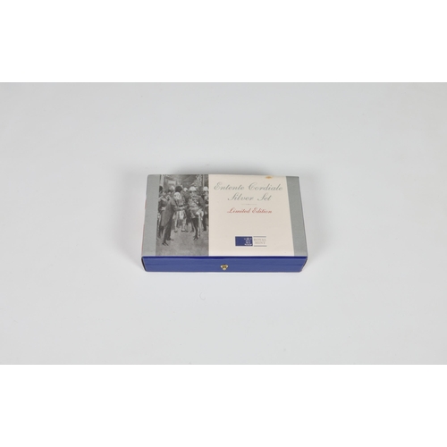 1878 - Royal Mint "Entente Cordiale" Silver two coin set 2004, limited edition No. 00033, with ce... 