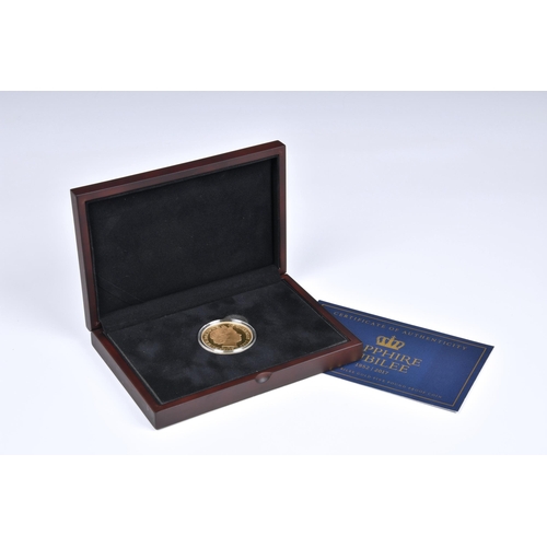 1903 - Sapphire Jubilee £5 gold proof coin, issued by Guernsey in 2017, the 22ct gold coin, measuring 38.61... 