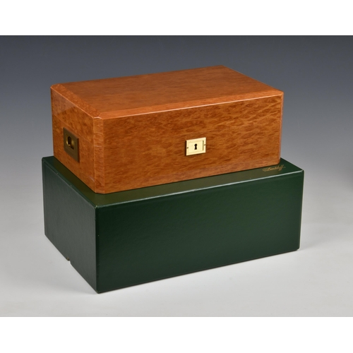 1990 - A fine quality Davidoff Eucalyptus No.4 Humidor, c.2012, serial no. 35070, for 100 cigars, rectangul... 