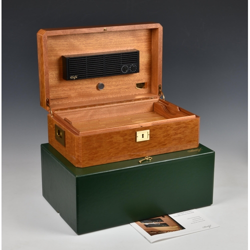 1990 - A fine quality Davidoff Eucalyptus No.4 Humidor, c.2012, serial no. 35070, for 100 cigars, rectangul... 