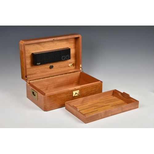 1990 - A fine quality Davidoff Eucalyptus No.4 Humidor, c.2012, serial no. 35070, for 100 cigars, rectangul... 