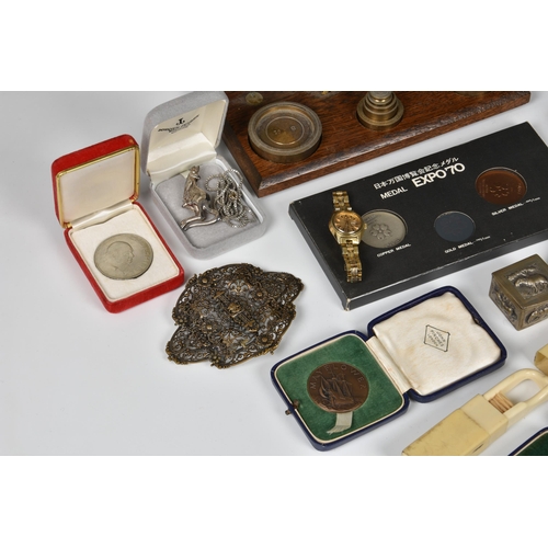 2068 - A box of collectables and costume jewellery, including a Chinese carved sandalwood fan with painted ... 