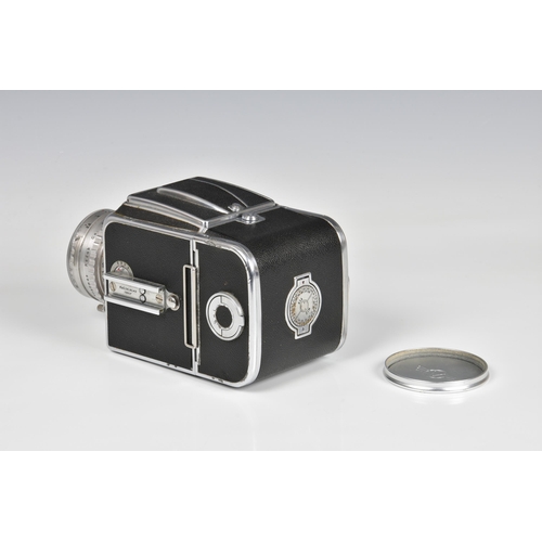 2091 - A Hasselblad 1000F Medium Format Body camera, Serial No. CP13833, film magazine, serial No. CP15507,... 