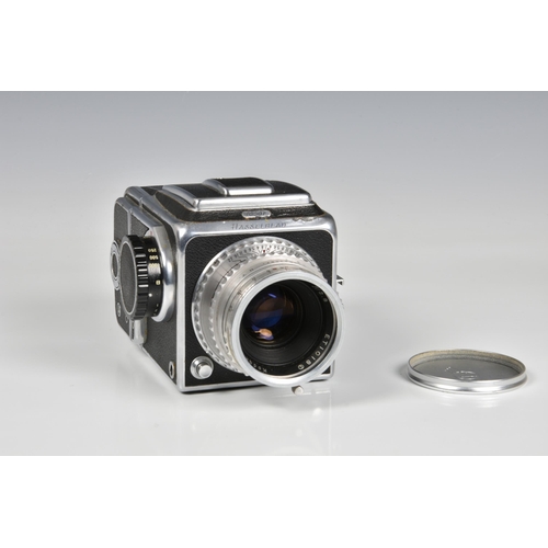 2091 - A Hasselblad 1000F Medium Format Body camera, Serial No. CP13833, film magazine, serial No. CP15507,... 