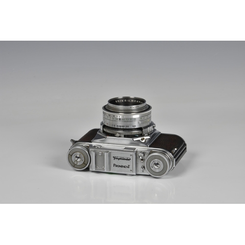 2105 - A Voigtlander Prominent Rangefinder Camera, serial No. B 42555, with Voigtlander Skoparon 1:3,5/35 L... 