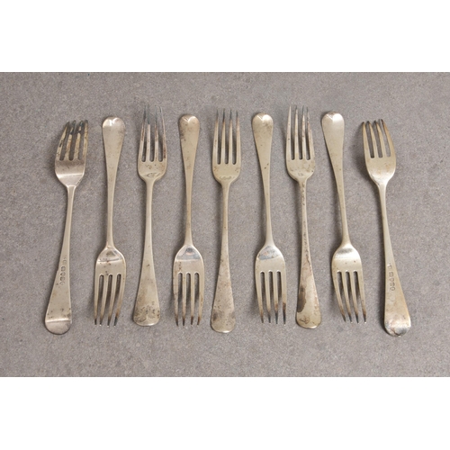 245 - A set of eight George III Hanoverian pattern silver dinner forks, London, 1799, maker's mark 'IB', 7... 