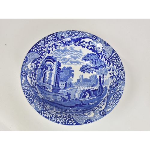 51 - A part Copeland Spode dinner and tea service, 'Italian' pattern, comprising six dinner plates, six s... 