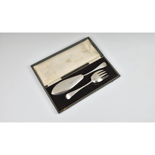 185 - A cased set of George V silver fish servers, Harrison Brothers & Howson, Sheffield, 1923, the knife ... 