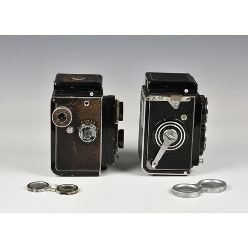 2095 - A Rolleiflex 3.5 camera, No. 1041633, with Xenar Schneider-Kreuznach F: 3.5 F=7.5cm Lens, No.1849947... 