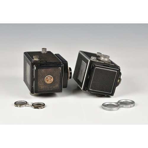 2095 - A Rolleiflex 3.5 camera, No. 1041633, with Xenar Schneider-Kreuznach F: 3.5 F=7.5cm Lens, No.1849947... 