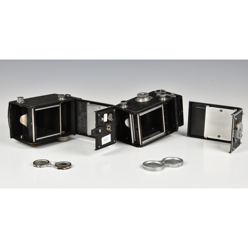 2095 - A Rolleiflex 3.5 camera, No. 1041633, with Xenar Schneider-Kreuznach F: 3.5 F=7.5cm Lens, No.1849947... 