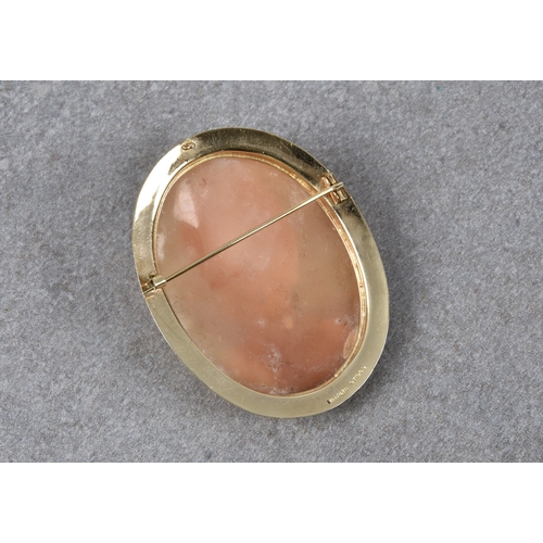 1035 - A Victorian style 9ct gold shell cameo brooch, Birm. 1960, depicting a young maiden, within a foliat... 